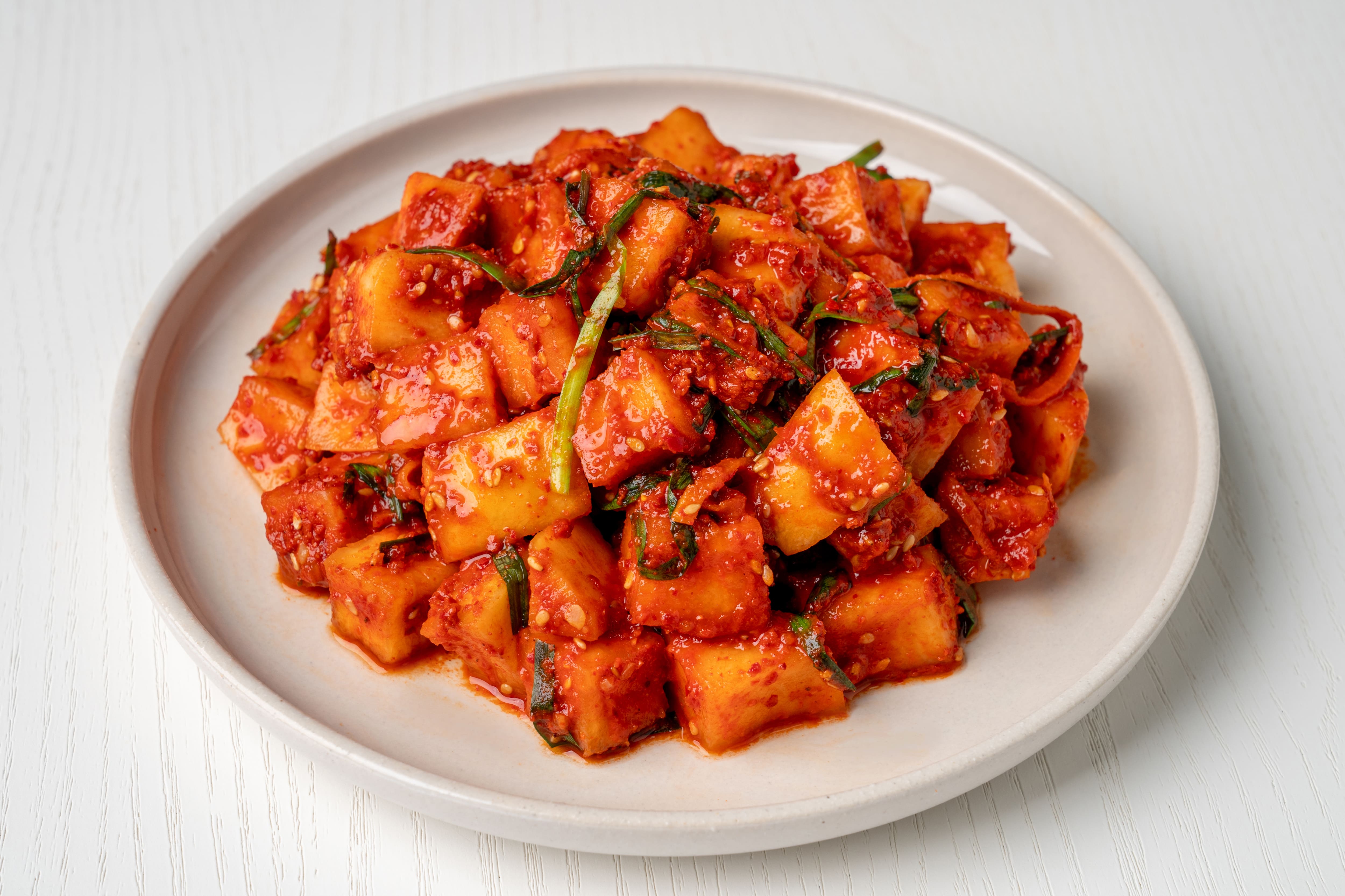 전라도 아삭 깍두기 2kg 아삭한 식감과 시원한 매콤함, 전통의 깊은 맛으로 입맛을사로잡다 - 상품 이미지