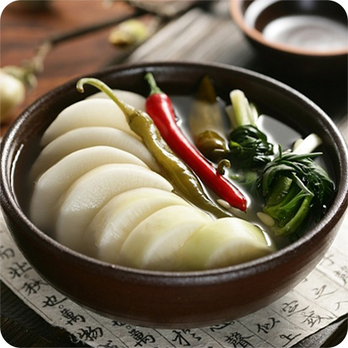 시원하고 깔끔한 국물 맛 국산 전라도식 월동무 동치미 5kg 전통의 깊이를 담은 맛 - 상품 이미지