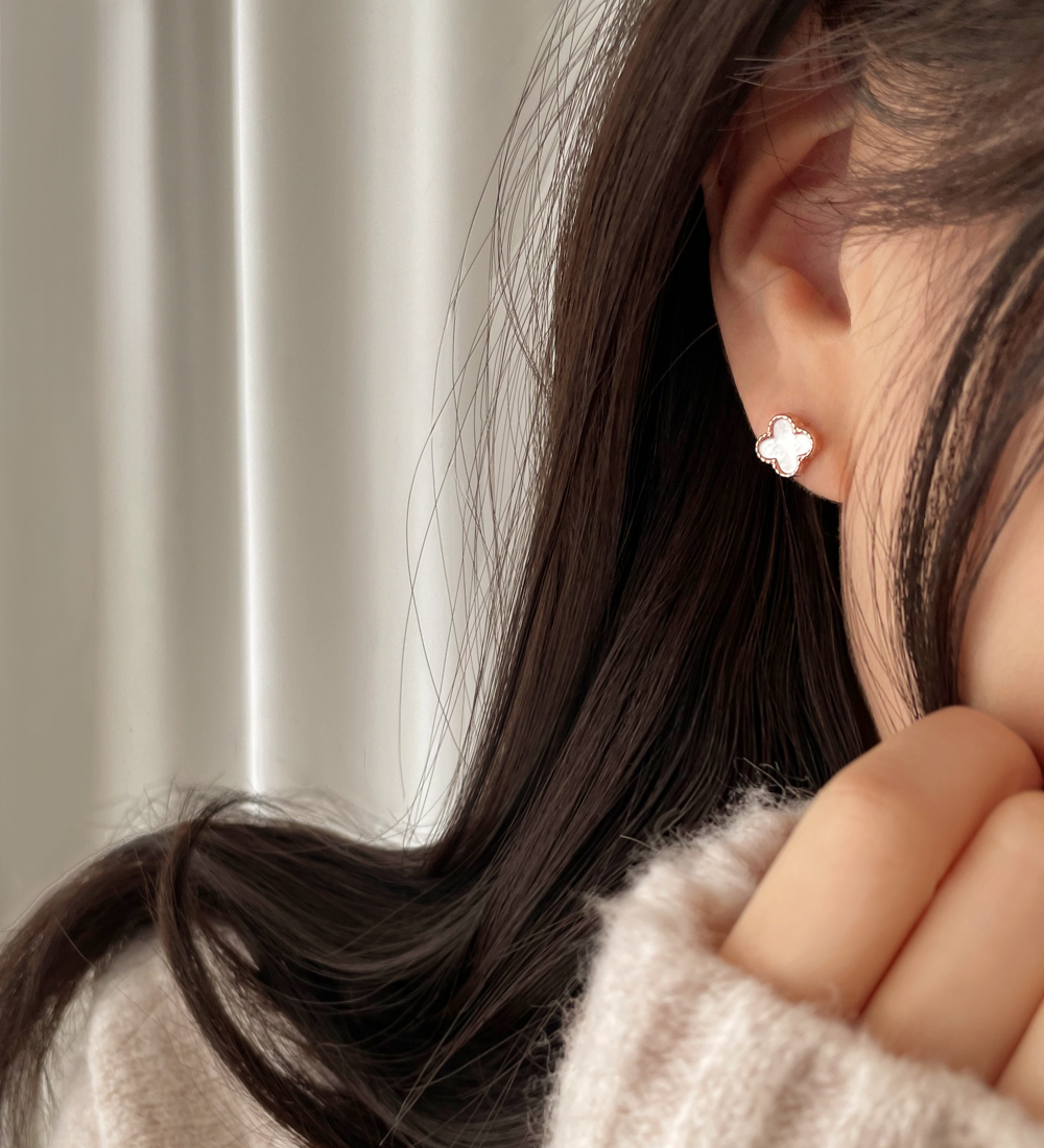 [무배/은침] 로즈골드 자개 클로버 은침 스터드 귀걸이 이미지 7