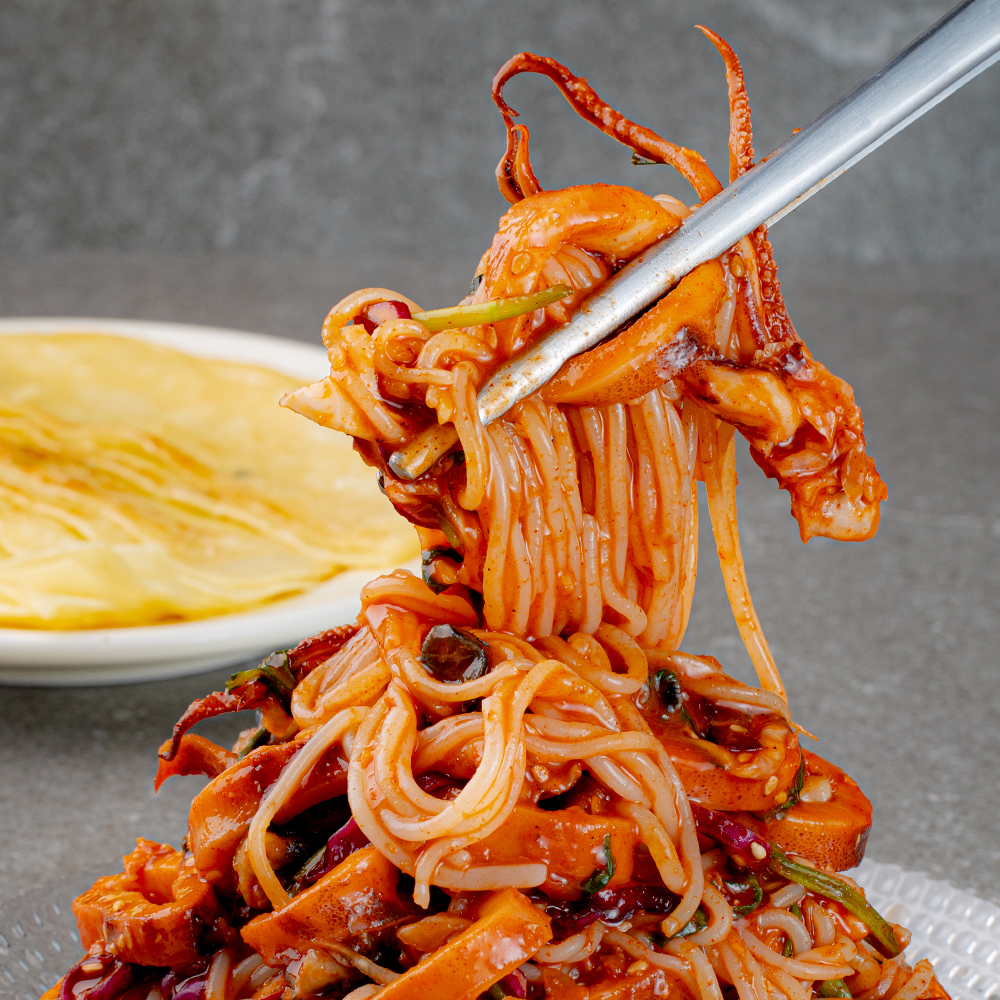 매콤 새콤 달콤 오징어 회 야채 무침 대구 납작만두 쫄면 오징어초무침 밀키트 이미지 3