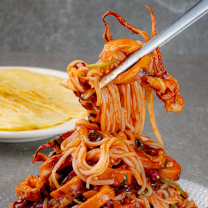 매콤 새콤 달콤 오징어 회 야채 무침 대구 납작만두 쫄면 오징어초무침 밀... 맛있게 먹은 솔직 후기 - 상품 이미지 3