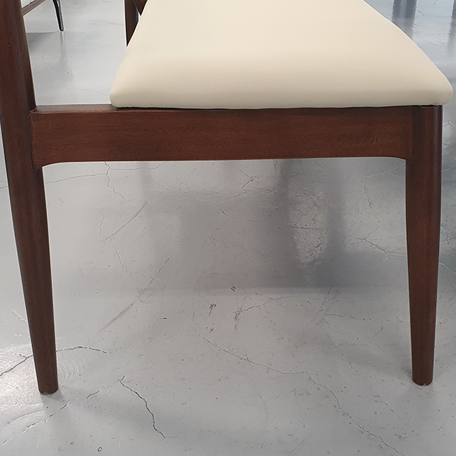 스코나 제르멘 원목 가죽 3인 등받이 벤치 의자