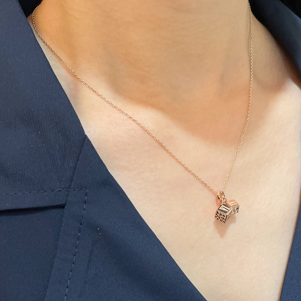 데니 사각 큐브 커팅 딸랑이 펜던트 데일리 기념일 여자 친구 선물 부모님 14K 18K - 상세 이미지 2
