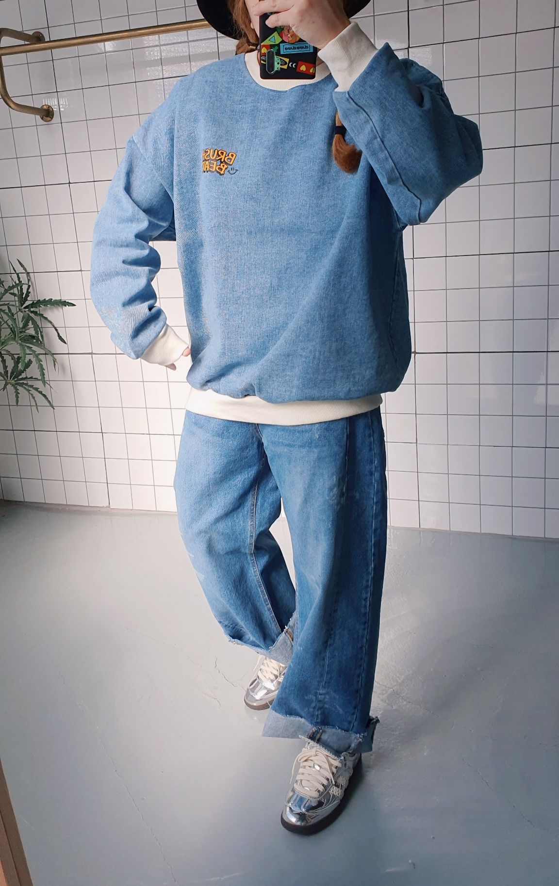 (무배) 리얼 데님 그레피티 청 맨투맨 티셔츠 - 상세 이미지 3