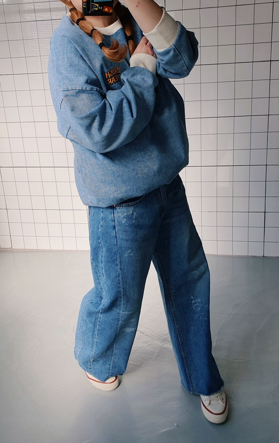 (무배) 리얼 데님 그레피티 청 맨투맨 티셔츠 - 상세 이미지 4