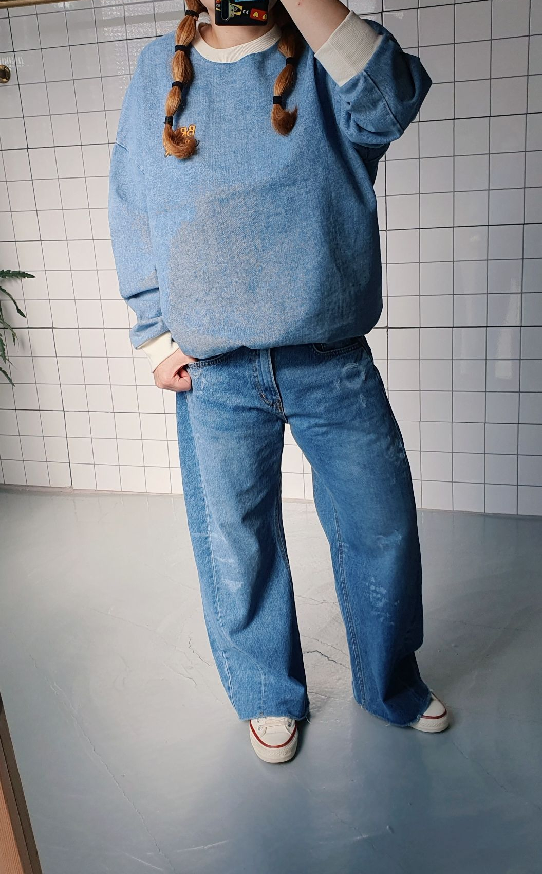 (무배) 리얼 데님 그레피티 청 맨투맨 티셔츠 - 상세 이미지 5