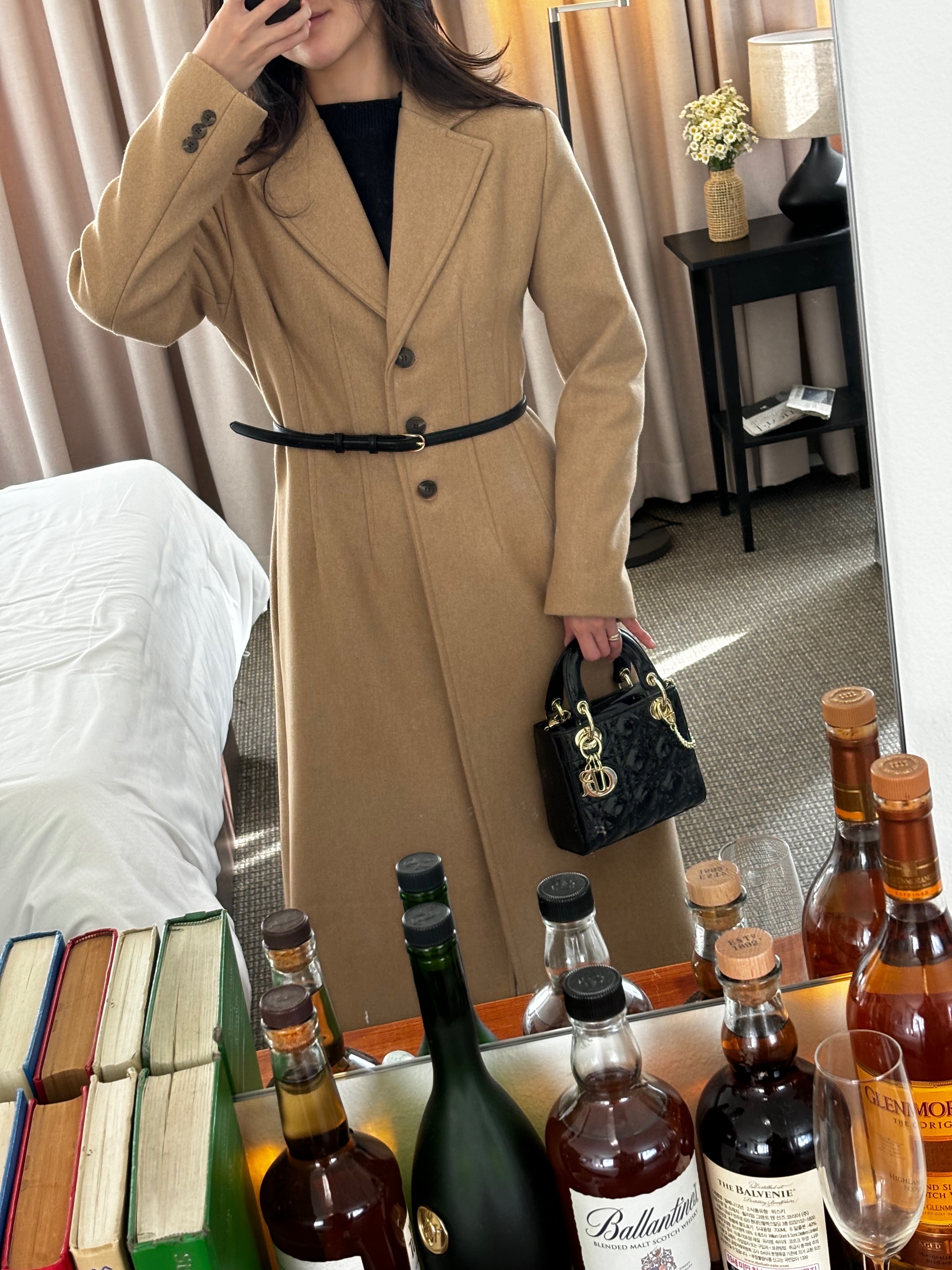 여성 겨울 울코트 싱글 카라 메텔 슬림 A라인 맥시 플레어 허리라인 핀턱 울 롱코트 카멜 베이지 상세 이미지 10