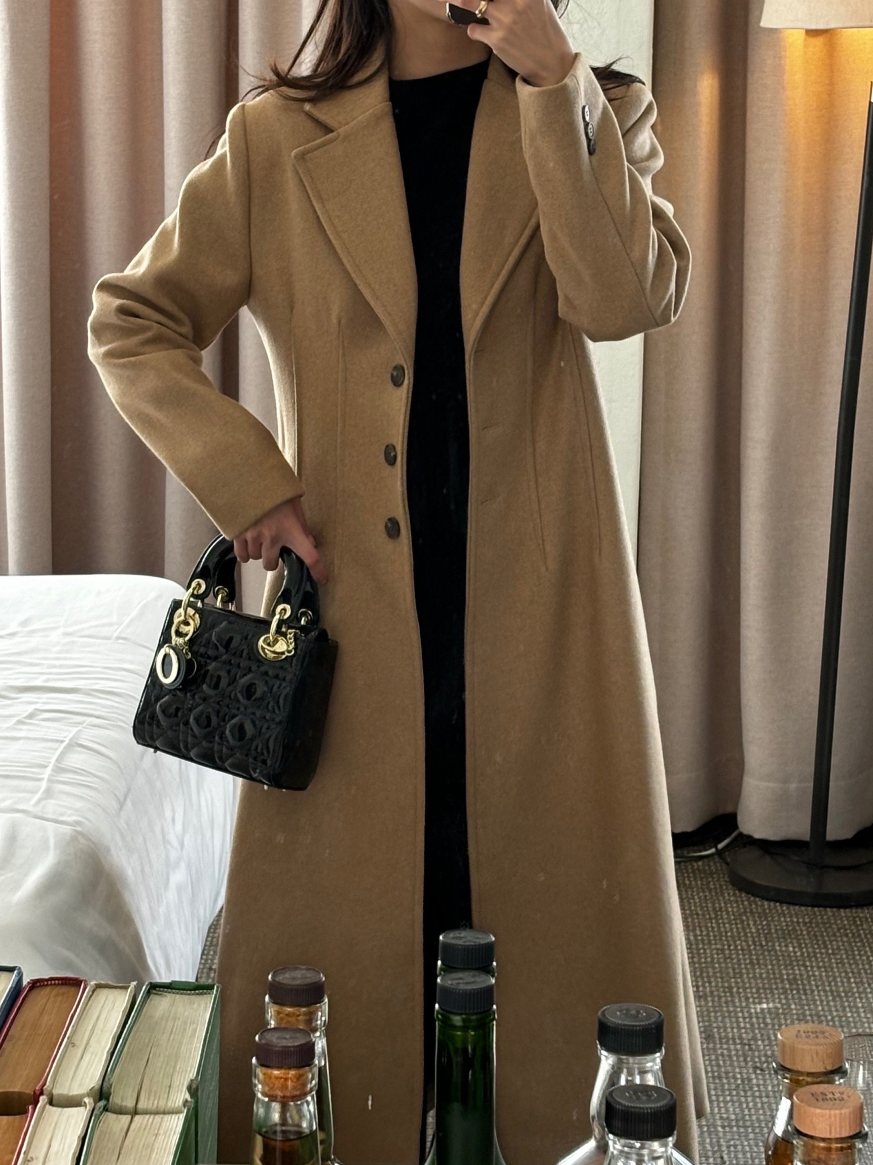 여성 겨울 울코트 싱글 카라 메텔 슬림 A라인 맥시 플레어 허리라인 핀턱 울 롱코트 카멜 베이지 상세 이미지 3