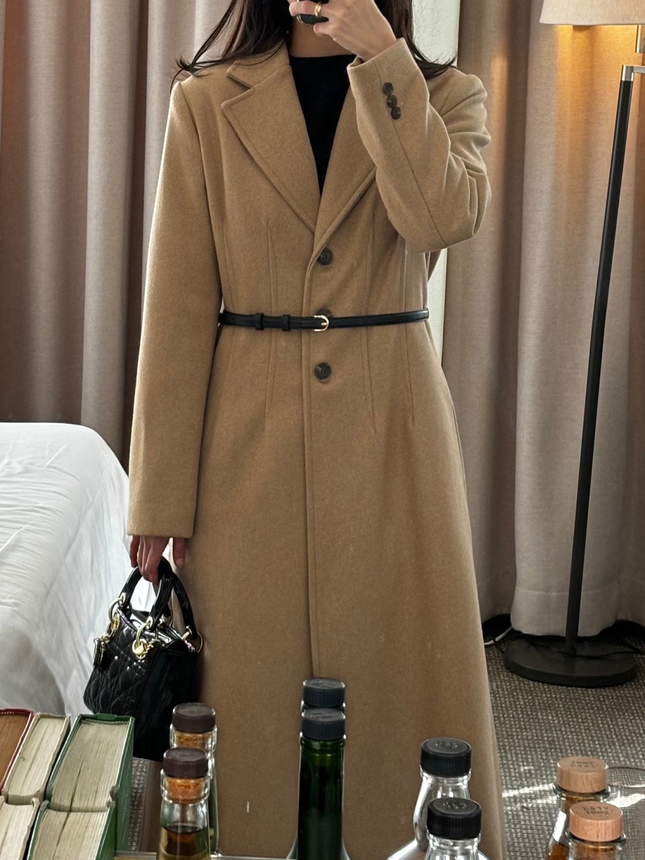 여성 겨울 울코트 싱글 카라 메텔 슬림 A라인 맥시 플레어 허리라인 핀턱 울 롱코트 카멜 베이지 상세 이미지 2
