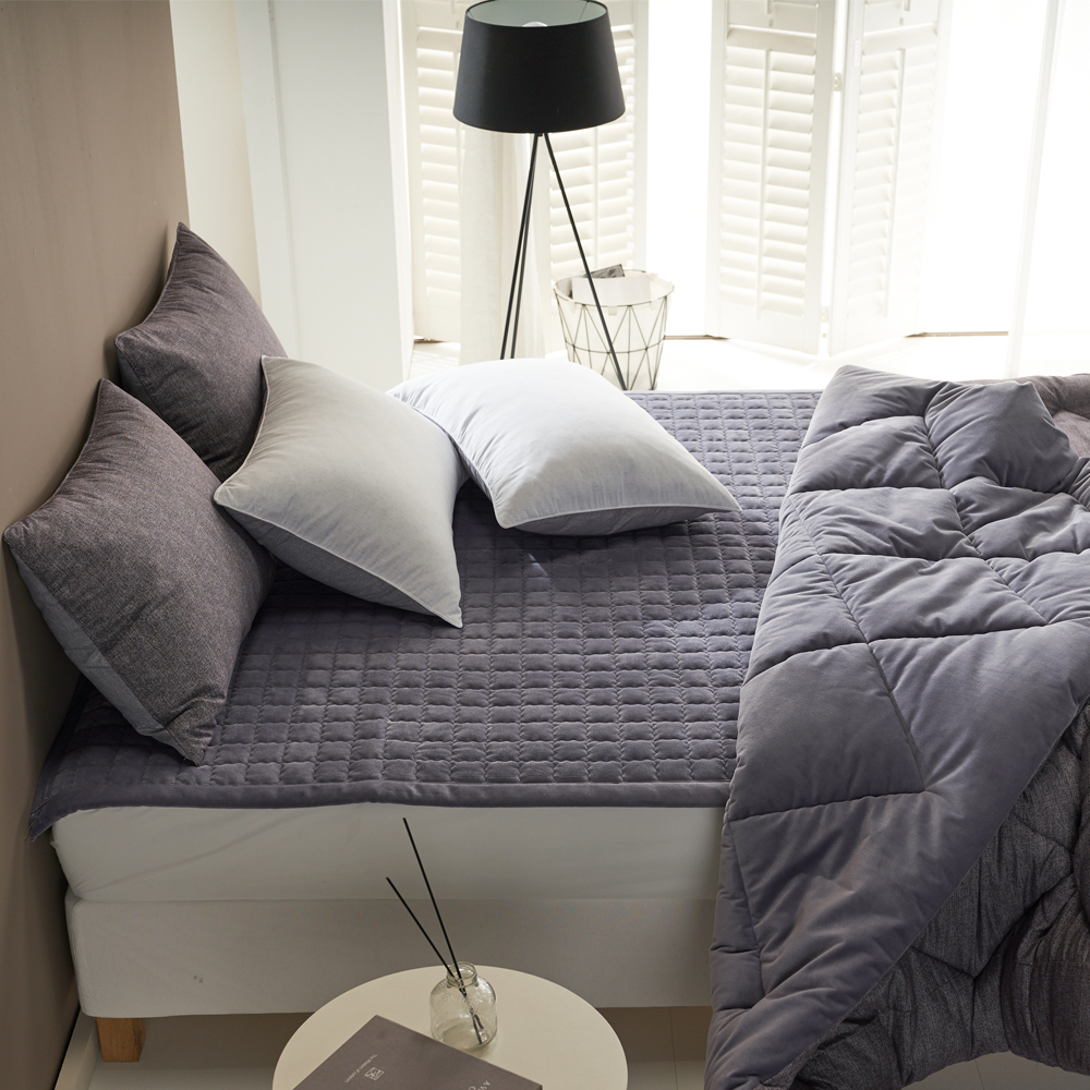 베일리 밍크 극세사 카페트 겸 침대패드 SS/Q 차콜