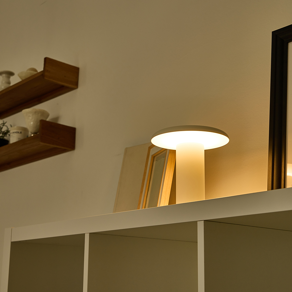 Artemide TAKKU Portable USB LAMP 아르떼미데 타쿠 포터블 무선 LED 조명 - 상세 이미지 4