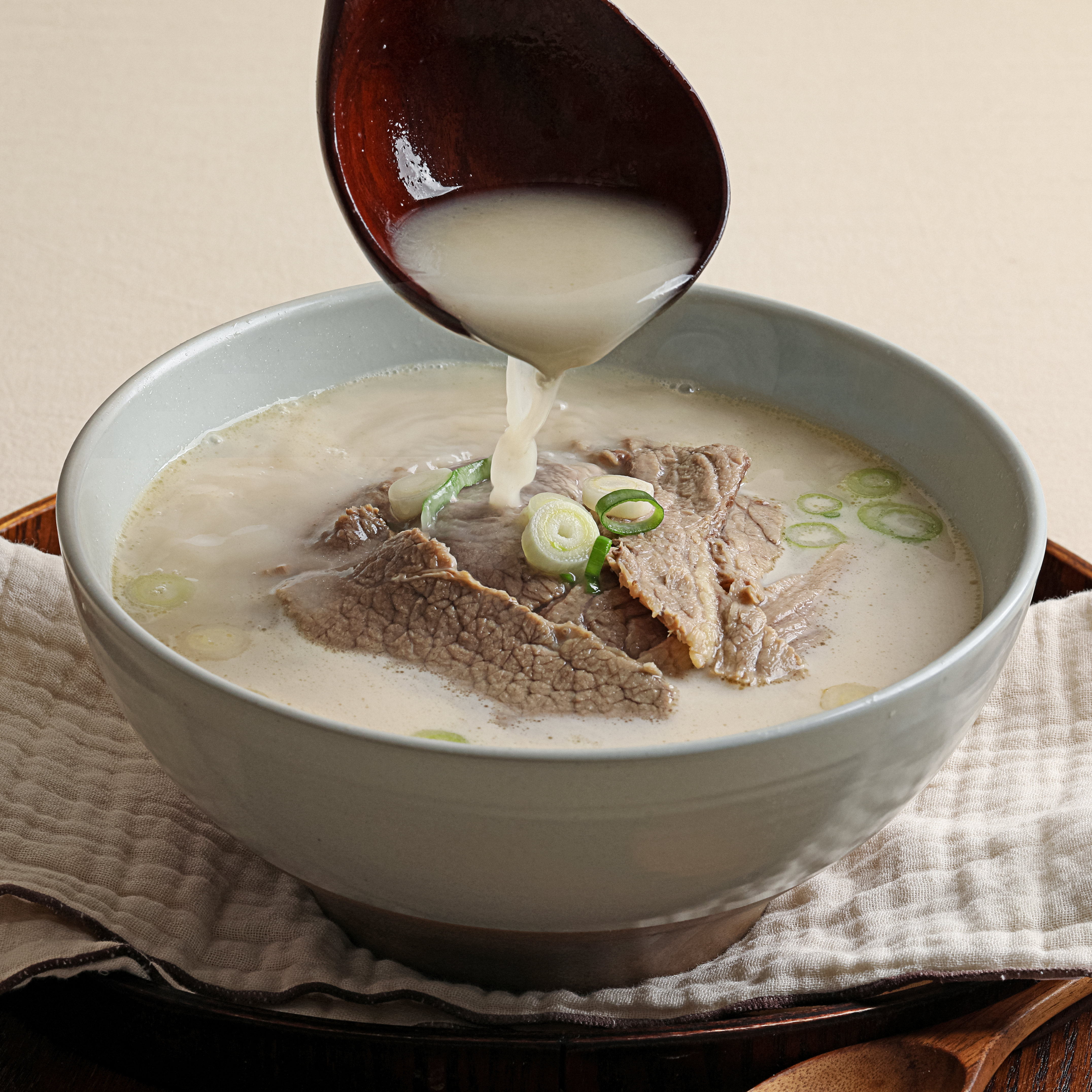 극소수 설렁탕 수제 사골 고기 포함 맛있는 진국 1인분 아이 진한 곰국 가마솥 이미지 3