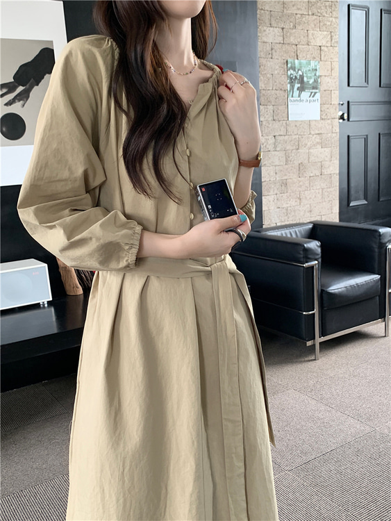 캐모마일 라운드넥 반오픈 긴소매 셔링 셔츠 단추 벨트 리본 A라인 롱 원피스 - 상세 이미지 3