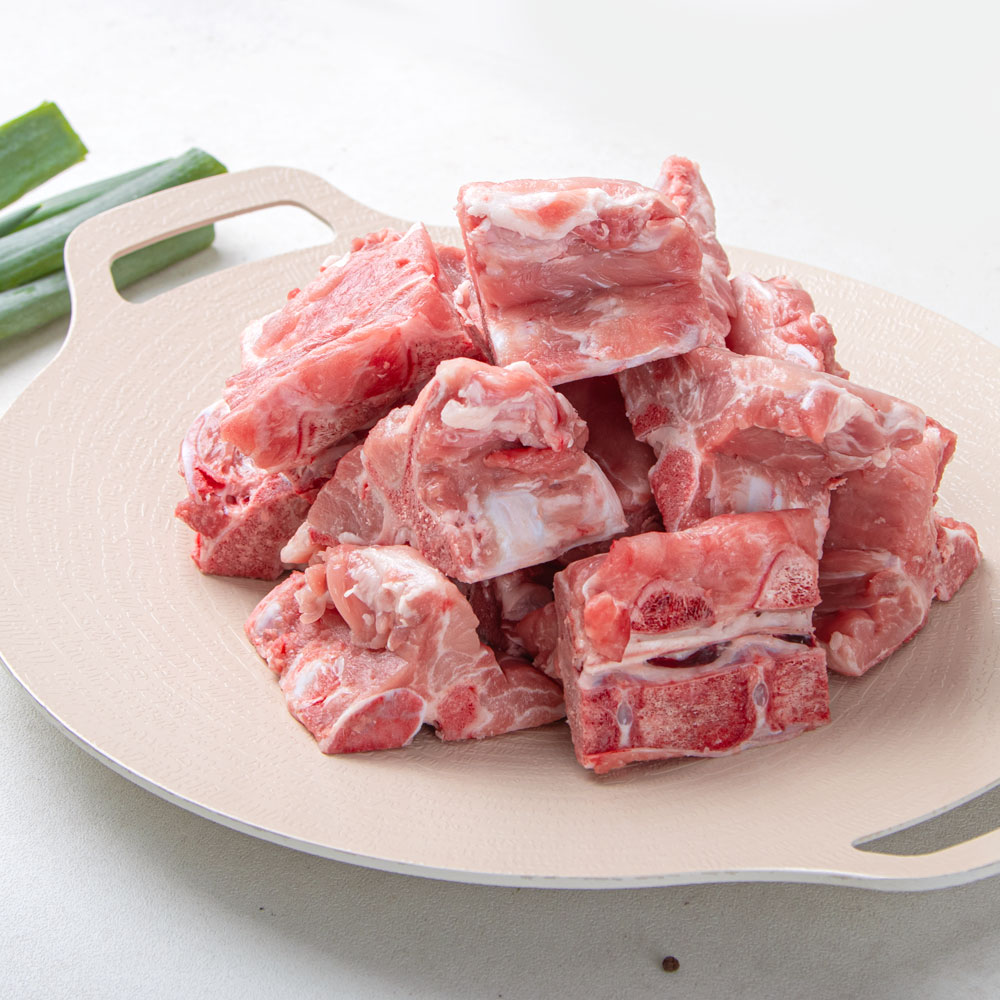 국내산 한돈 감자탕용 돼지등뼈 1kg 2-3인분 [냉동] 마장동 감자탕재료 등뼈찜 목뼈 - 상품 이미지