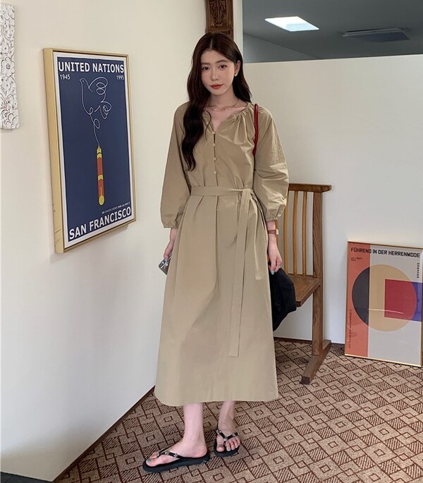 캐모마일 라운드넥 반오픈 긴소매 셔링 셔츠 단추 벨트 리본 A라인 롱 원피스 - 상세 이미지 2