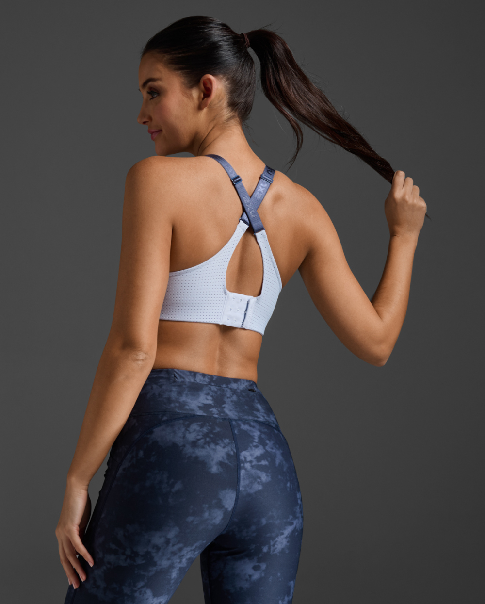 2XU 러닝 스포츠브라 스포츠브라탑 에어로 미디움 임팩트 브라탑 WR6347A_HAL_IND - 상세 이미지 2