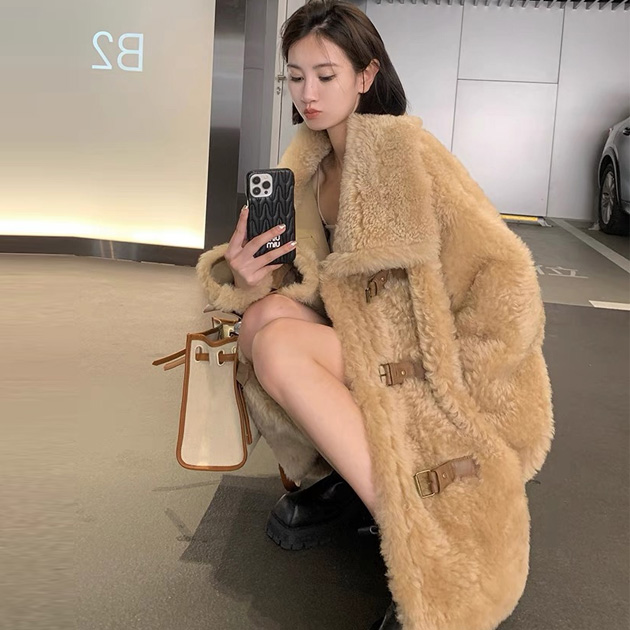여성 울100 양털 양모 루즈핏 여성반코트 브라운 퍼코트 - 메인 이미지