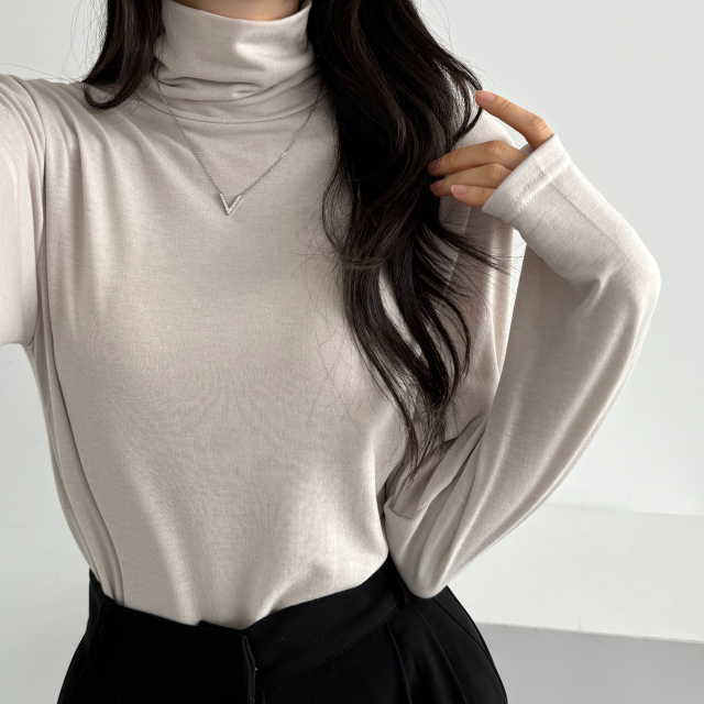 겨울 부드러움 소장필수 비침없는 기본 목폴라 티셔츠 - 상세 이미지 4