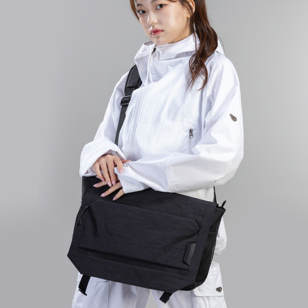 유니온6 크로스백 여행용 메신저백 캐주얼 학생 가방 와이드5 블랙 12리터 - 상품 이미지