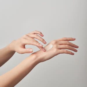 아드망 SPF50+ EGF 센텔라시카 앰플 선크림 포 센시티브 50ml,... 솔직 후기 | 피부 타입별 분석 - 상품 이미지 3