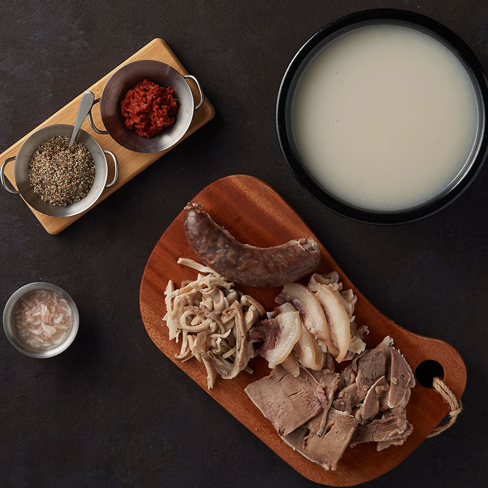 46년 전통 인천 신포순대 가마솥 순대국밥 돼지국밥 600g 2팩 캠핑 밀키트 - 상세 이미지 5