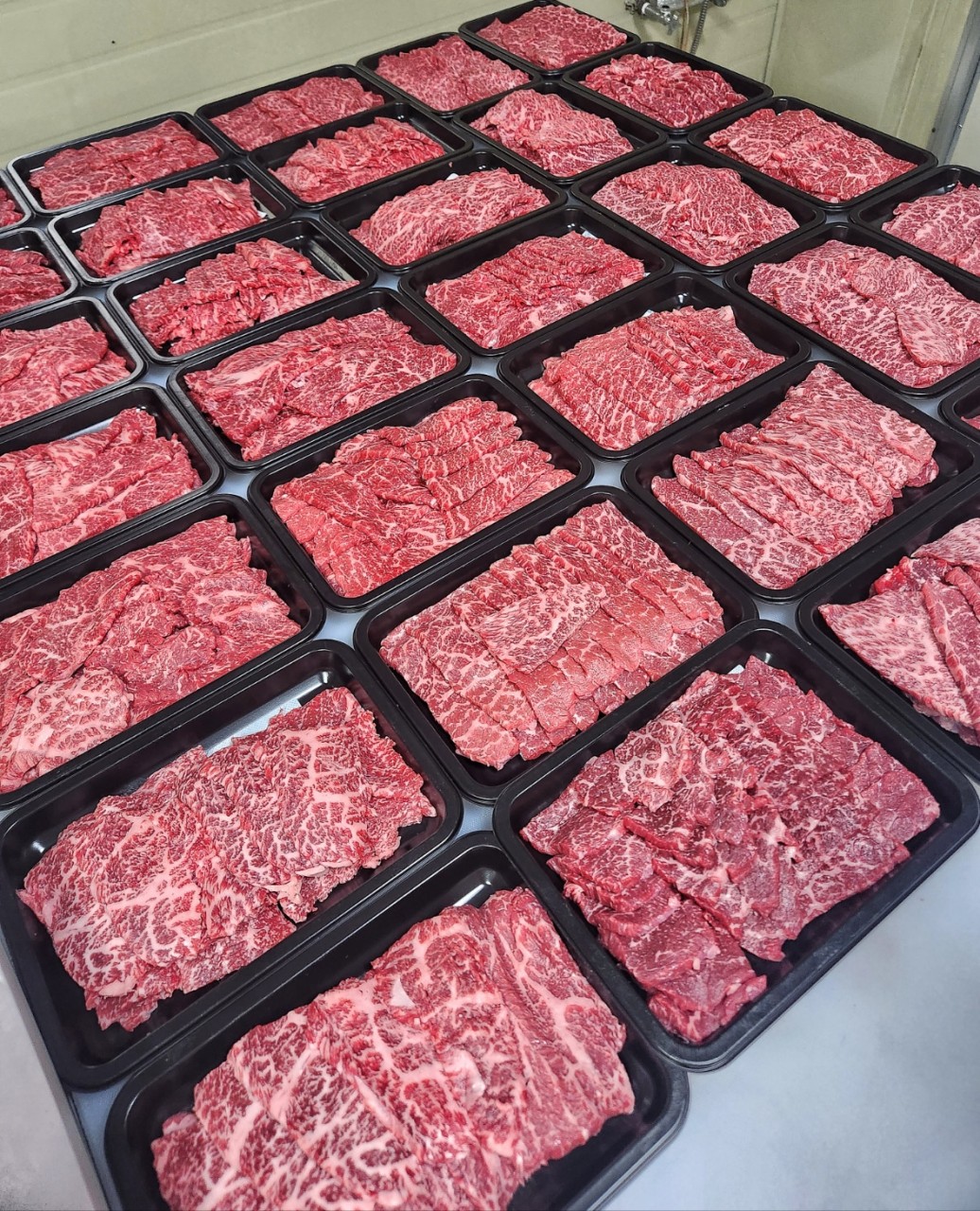 입안에서 살살 녹는 한우 로스 구이용 눈꽃설깃살 200g / 육즙 가득 프리미엄 부위 - 상세 이미지 2