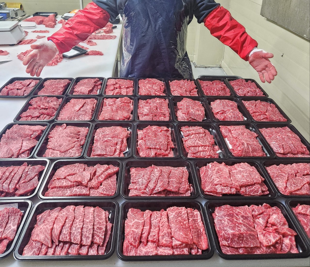 입안에서 살살 녹는 한우 로스 구이용 눈꽃설깃살 200g / 육즙 가득 프리미엄 부위 - 상세 이미지 3