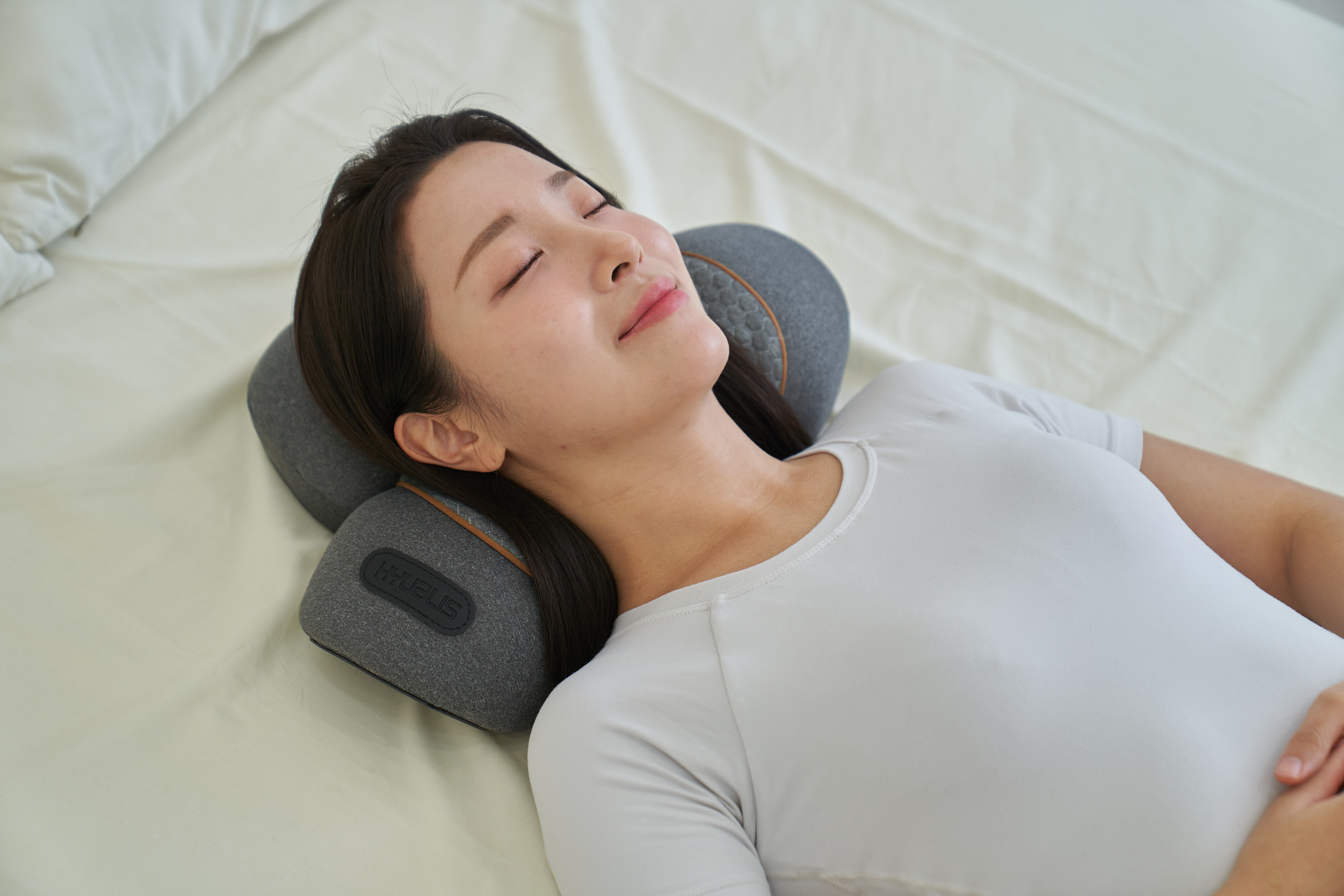 휴블리스 목 안마 베개 엑스 어깨 온열 에어리프팅 마사지기 안마기 경추 배개 공기압 찜질 - 상세 이미지 2