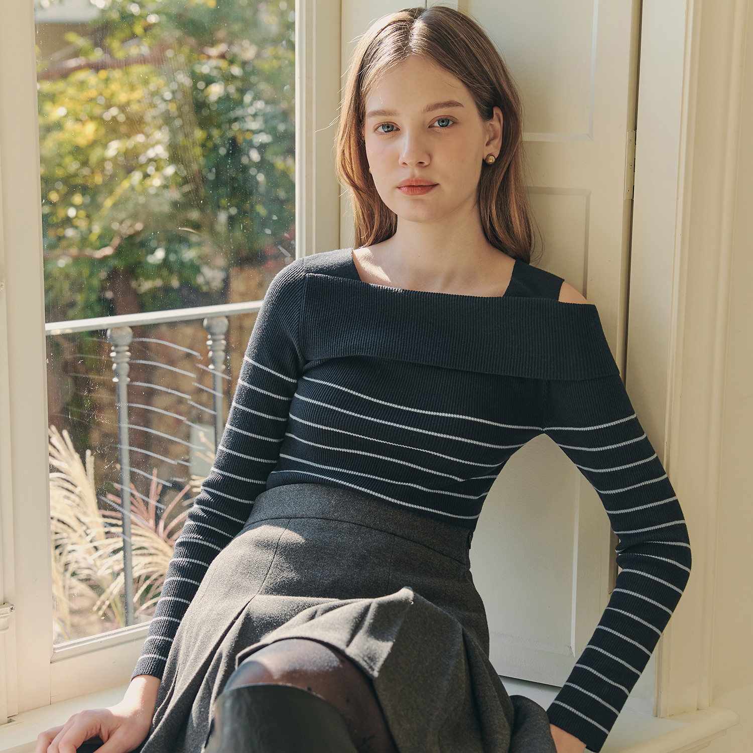 [제로스트릿][7컬러] 스트라이프 언발란스 오프숄더 스웨터 STRIPE UNBALANCE OFF SHOULDER SWEATER - 상세 이미지 3