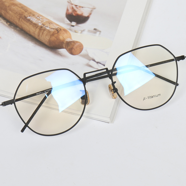다각형 베타 티타늄 안경테 남자 여자 시력보호 자외선 블루라이트 차단 안경 제품 이미지