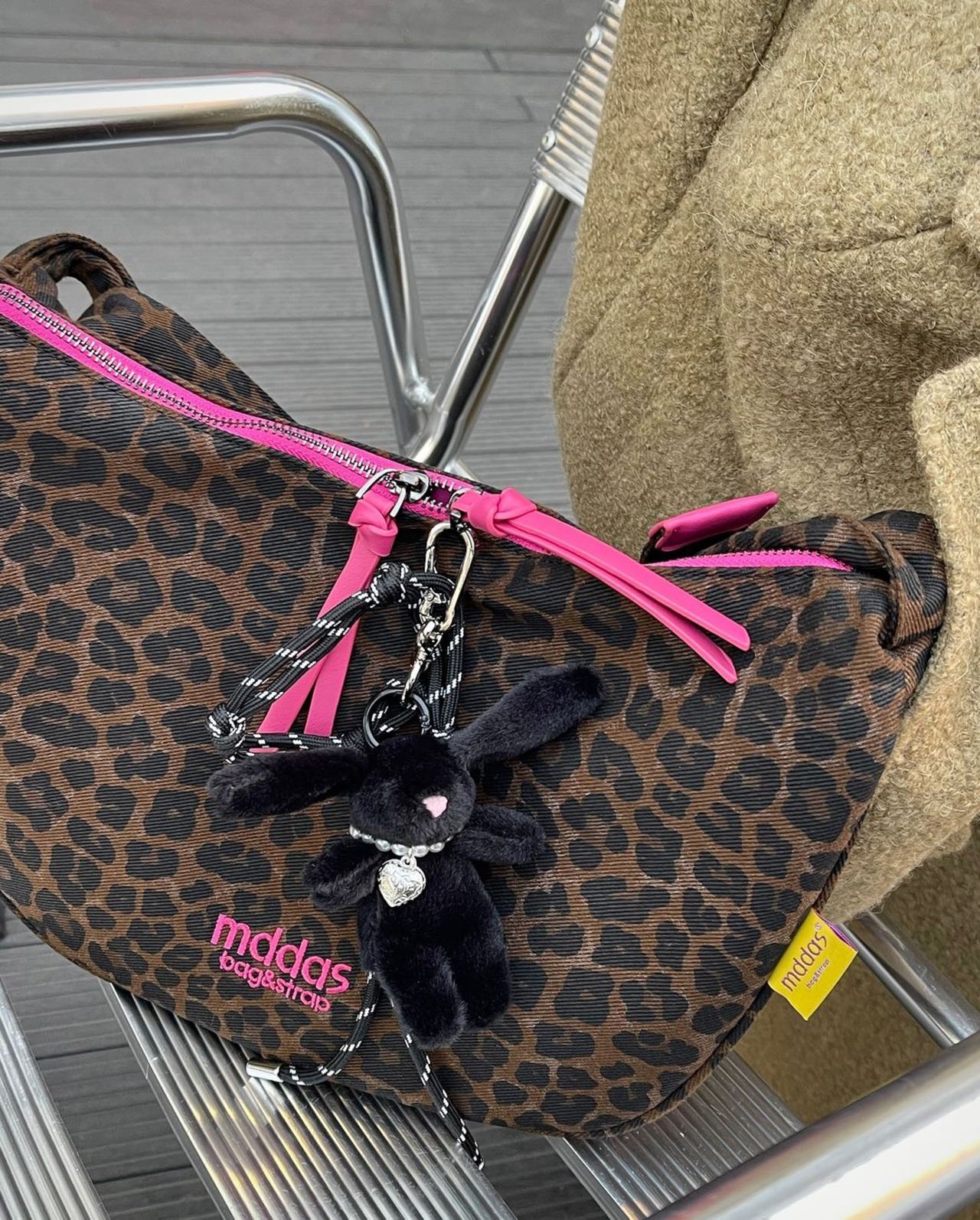 호피 여행용 반달 크로스백 가벼운 핸드폰 유럽여행가방 슬링백 보부상 크로스 캔버스 미니백