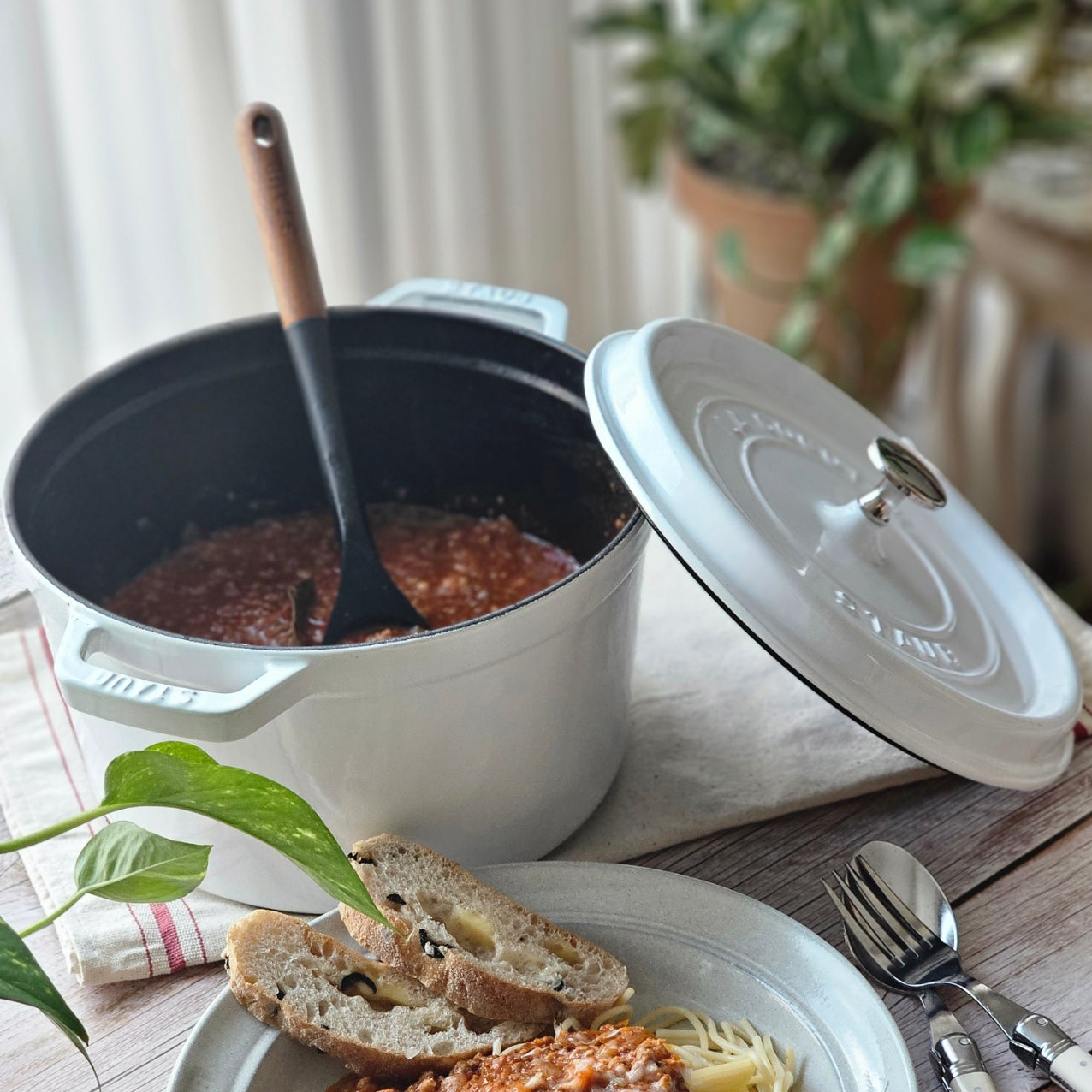 (톨 24cm) 스타우브 B품 원형 꼬꼬떼 톨 24cm 퓨어화이트 125092402-B