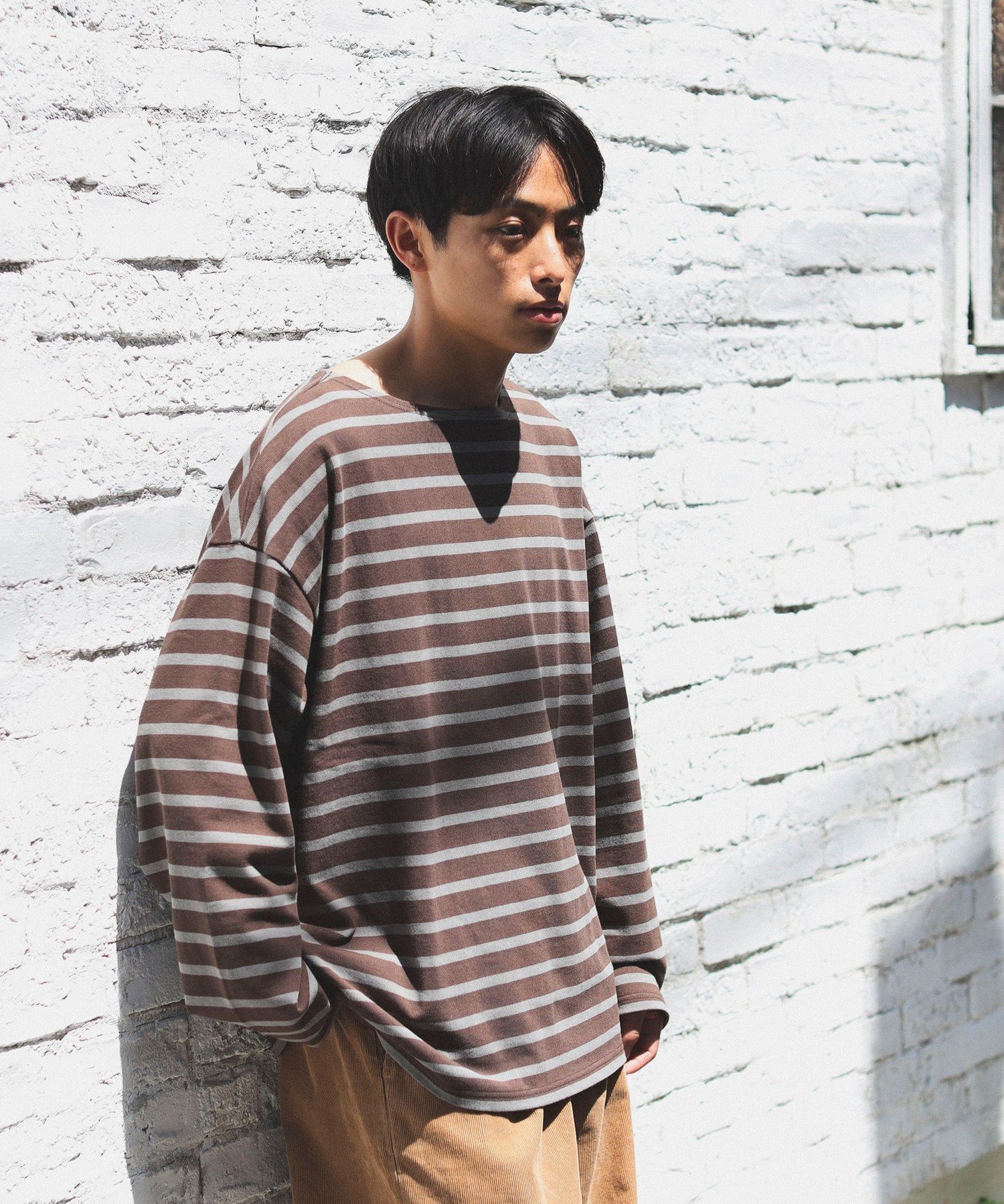 빔즈 BMING by BEAMS 드롭 숄더 보트넥 스트라이프 티셔츠 브라운 - 상품 이미지
