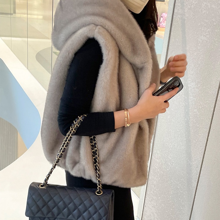 인조모피 따뜻한 루즈핏 페이크퍼 후드조끼 - 상세 이미지 3