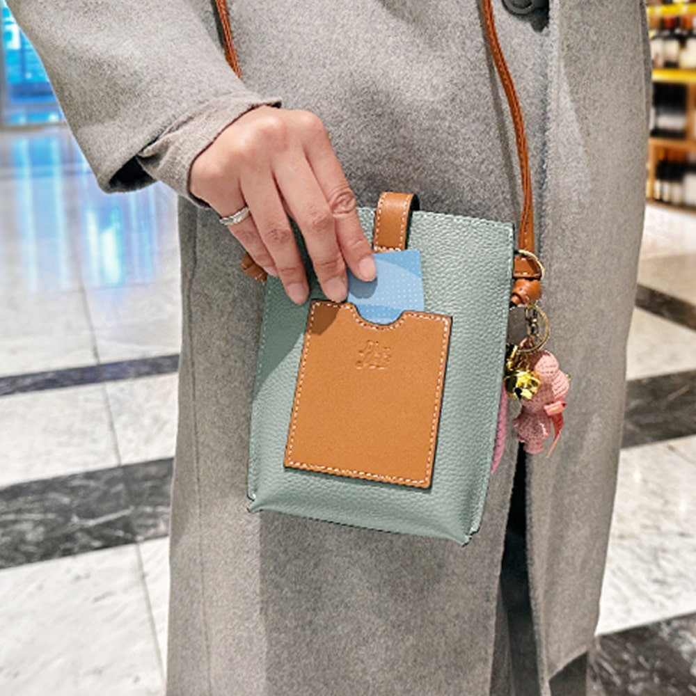 플럼도트 소가죽 미니크로스백 핸드폰가방 15x17cm 미니백 크로스백 천연소가죽여성가방 폰백 - 상세 이미지 3