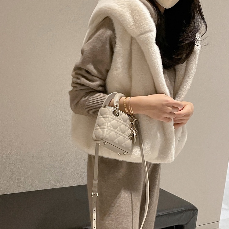 인조모피 따뜻한 루즈핏 페이크퍼 후드조끼 - 상세 이미지 5