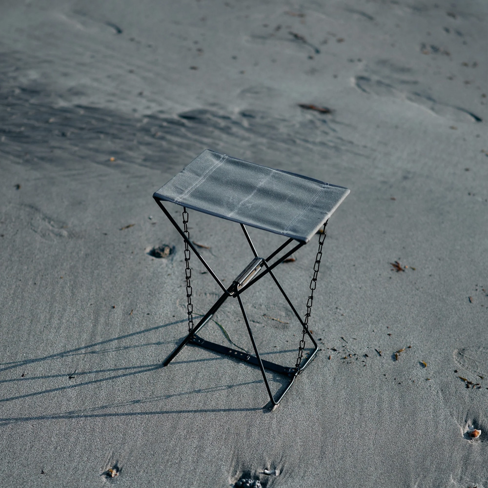 원더아웃 스툴 유니버셜 캠핑 의자 오토만 수납 카고 접이식 받침대 블랙