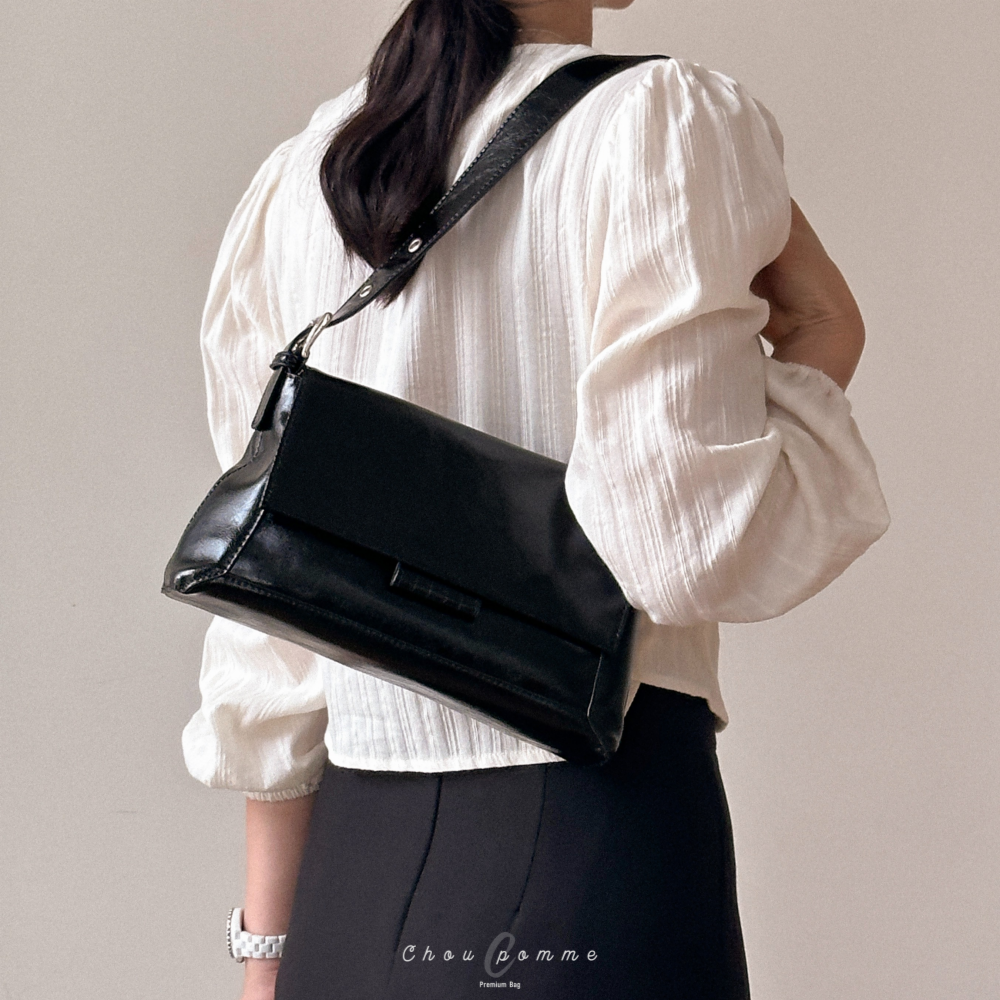미니멀 플랩 숄더백 S 대학생 직장인 미니 가죽 가방 - 메인 이미지