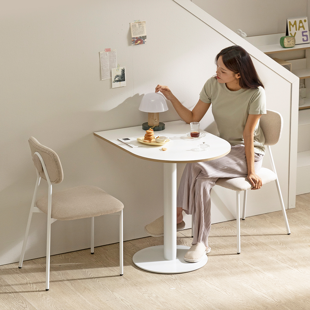 [웰퍼니쳐] 플루이드 반원 카페 테이블 자작엣지 2인용 식탁 600