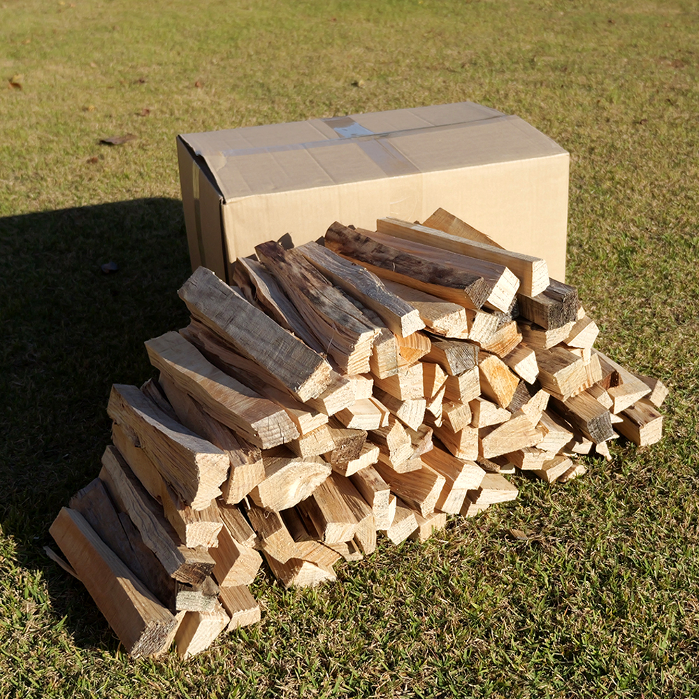 캠핑용 소나무 장작 30cm 15kg 잘마른 불멍 땔감 껍질제거 박스포장