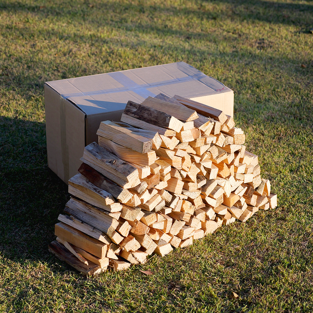 캠핑용 소나무 미니 장작 20cm 14kg 잘마른 불멍 땔감 껍질제거 박스포장