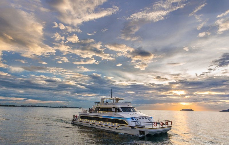 코타키나발루 선셋 디너 or 시티 나이트 크루즈 - 북보르네오 럭셔리 크루즈호 탑승
