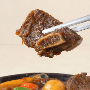 1+1 오늘의돼지 마불 간장 100%국내산 돼지 갈비찜 700g 2팩 맛있게 먹은 솔직 후기 - 상품 이미지 3