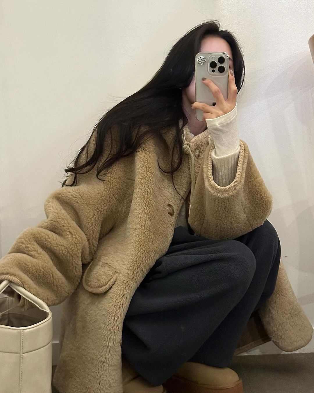 뎁프 여성 겨울 덤블 오버핏 루즈핏 무스탕 퍼 후드 하프 코트 - 메인 이미지