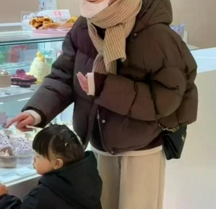 후드 다운 코튼 코트 여성 두꺼운 겨울 자켓 2024 패딩 24fw 목덮는 지퍼 아이보리 XL - 상세 이미지 4