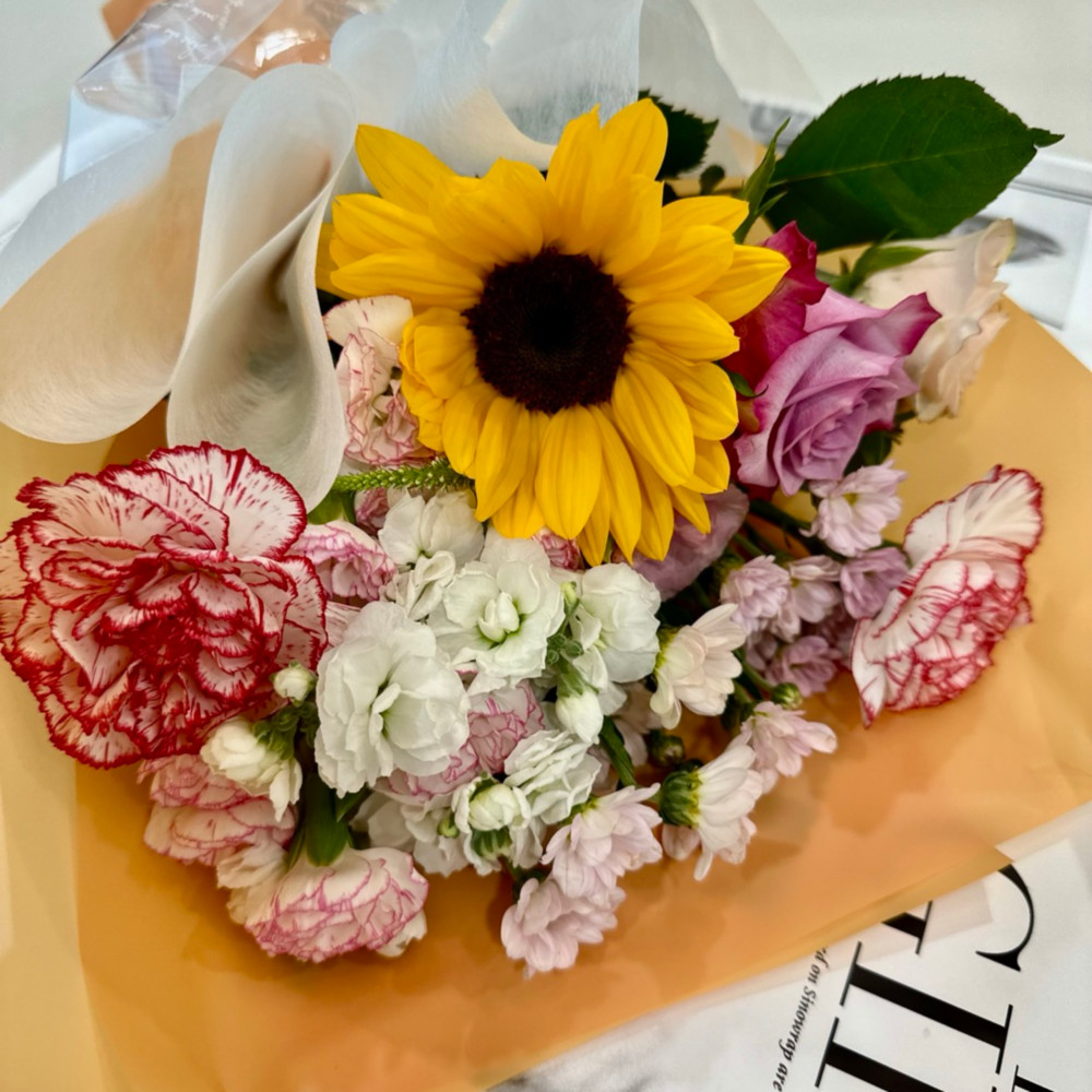 희록플라워 생화 계절 꽃 랜덤 꽃다발 중형 행복한다발 정기구독 생화택배 온라인꽃집