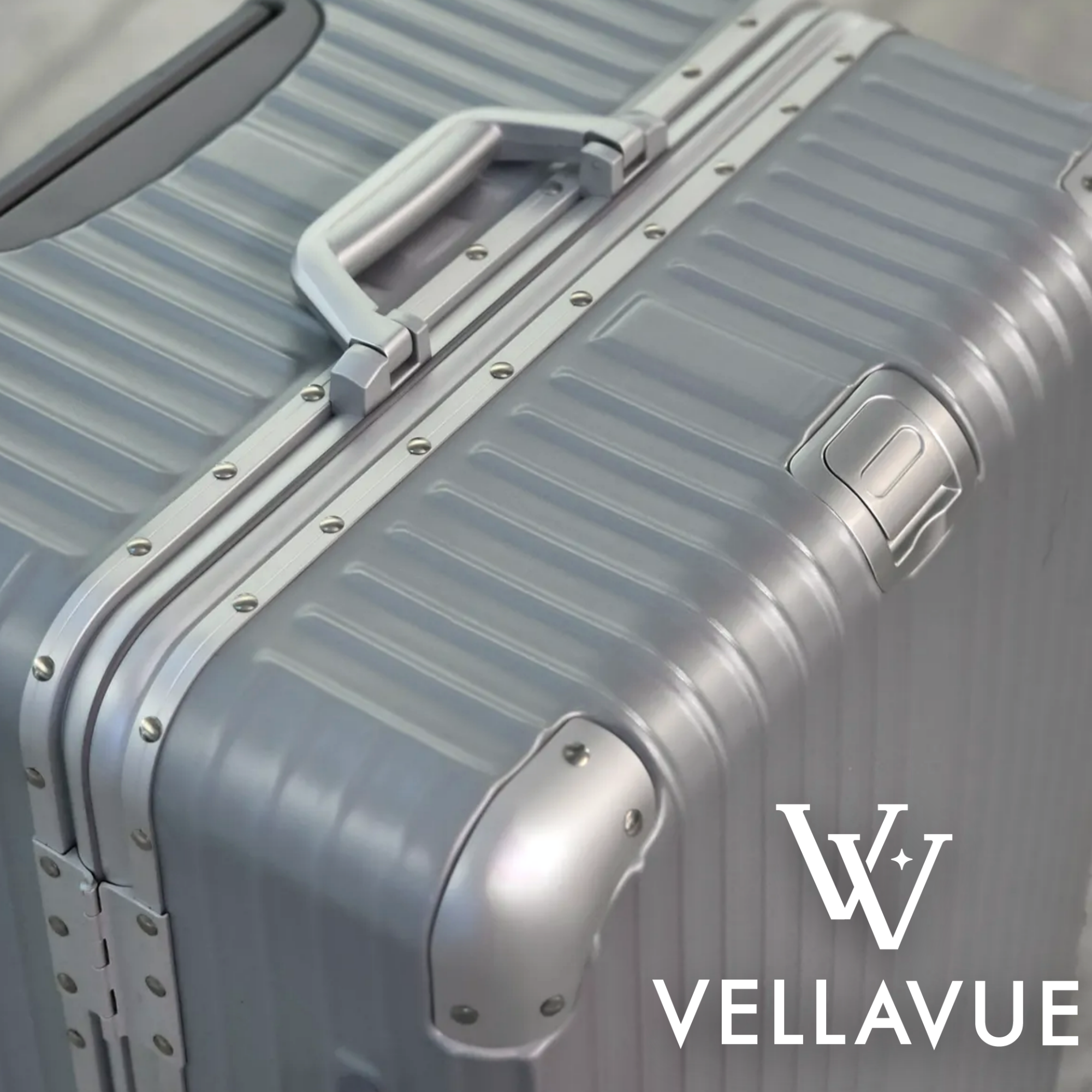 여행용캐리어 61cm(24인치) 폴리카보네이트 금고형 벨라뷰 프리미엄 캐리어 스위스 여행