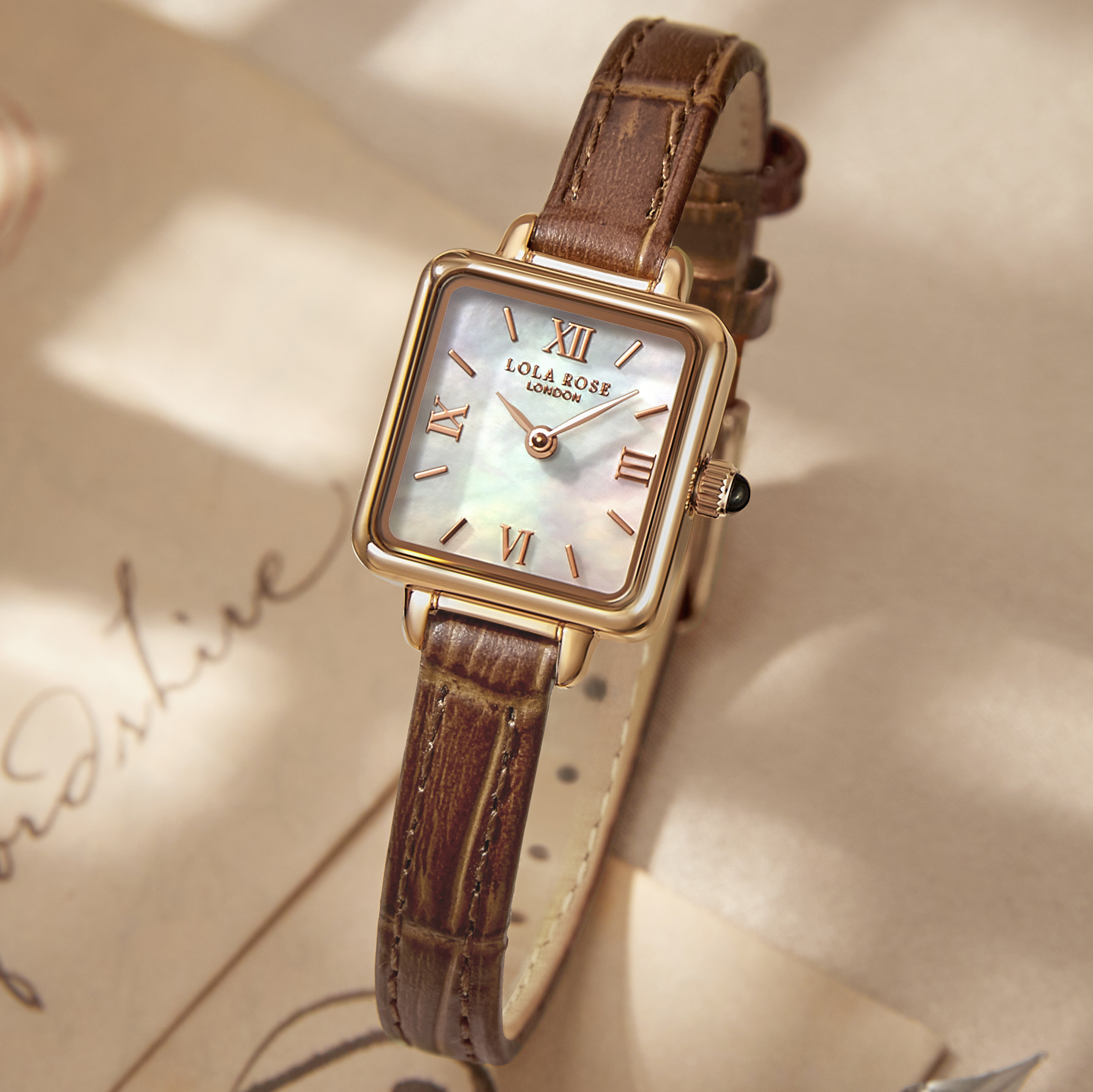 롤라로즈 Cube 마더오브펄 브라운 레더 여자시계 LR2230