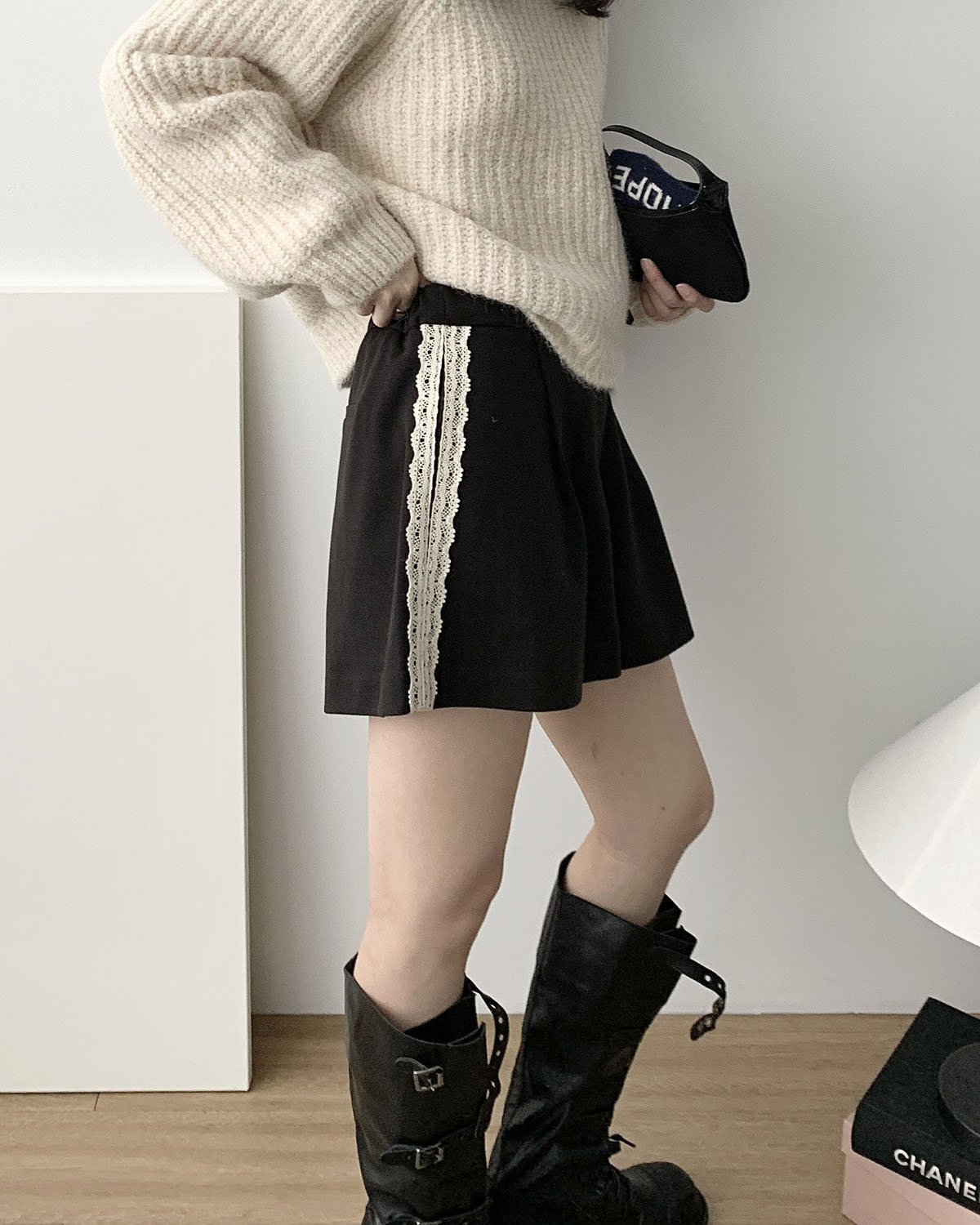 아웃핏 엠브로 팬츠 밴딩 레이스 3부 겨울 숏 바지 (블랙) - 상세 이미지 5