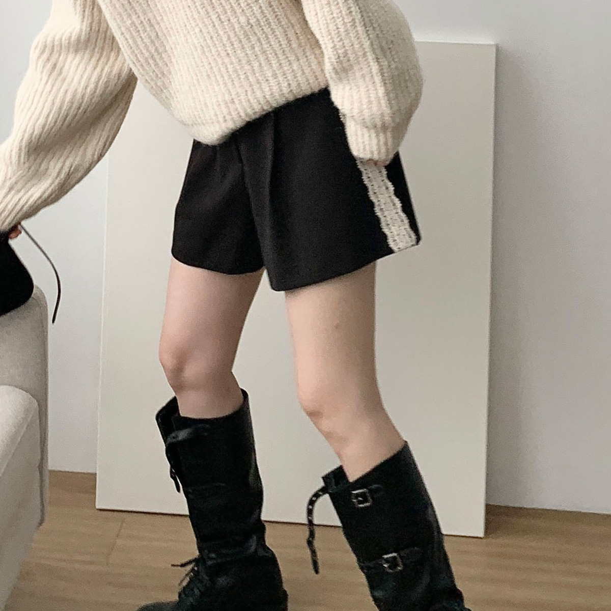 아웃핏 엠브로 팬츠 밴딩 레이스 3부 겨울 숏 바지 (블랙) - 상품 이미지